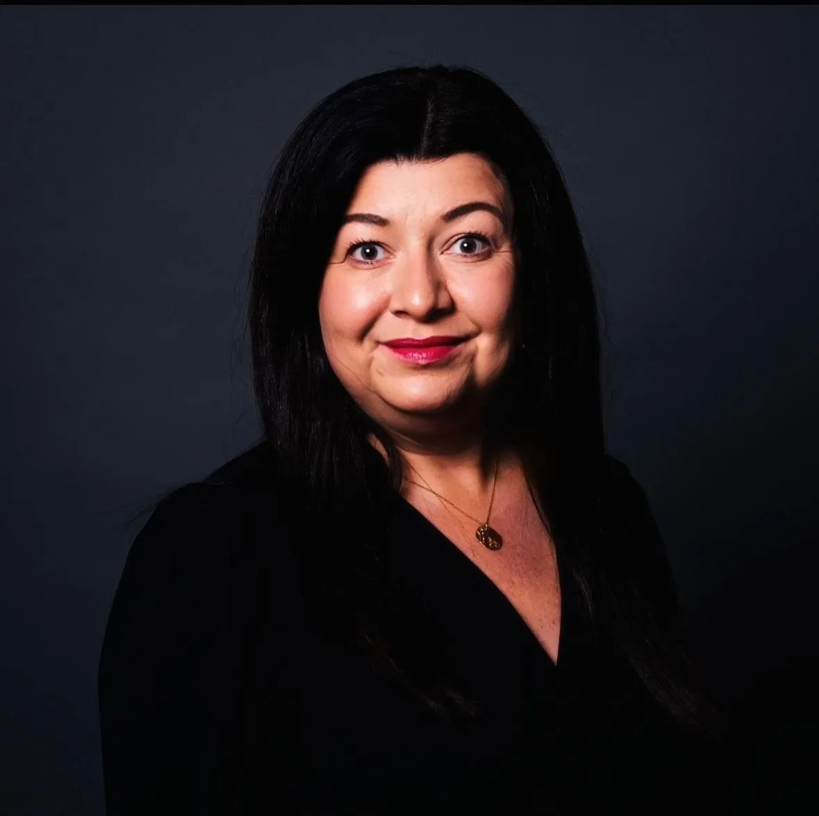 Kelly Smith Headshot.